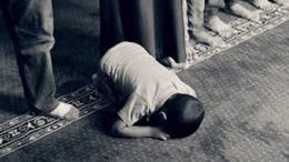 child praying to god